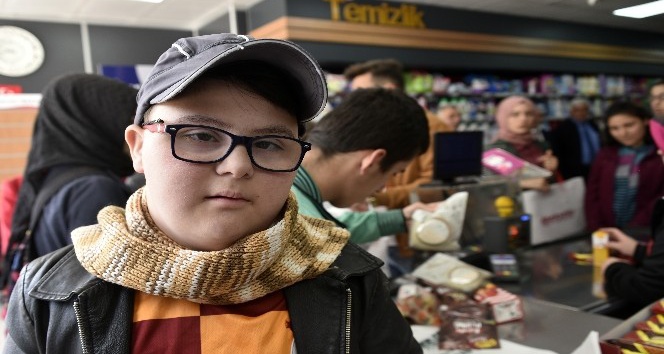 Gümüşhane’de özel öğrenciler alışverişe çıktı