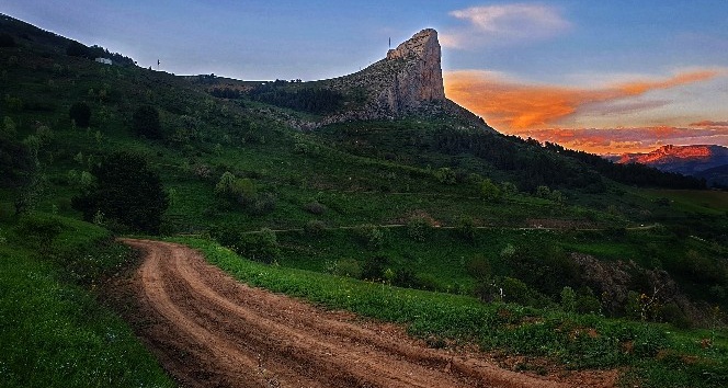 Hazin hikayesi ile duygulandırıyor, görüntüsü ile büyülüyor