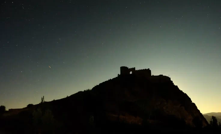 700 yıllık Kov Kalesi’nde perseid meteor yağmuru büyüledi #haberi, #haberleri, #Gümüşhane #haber