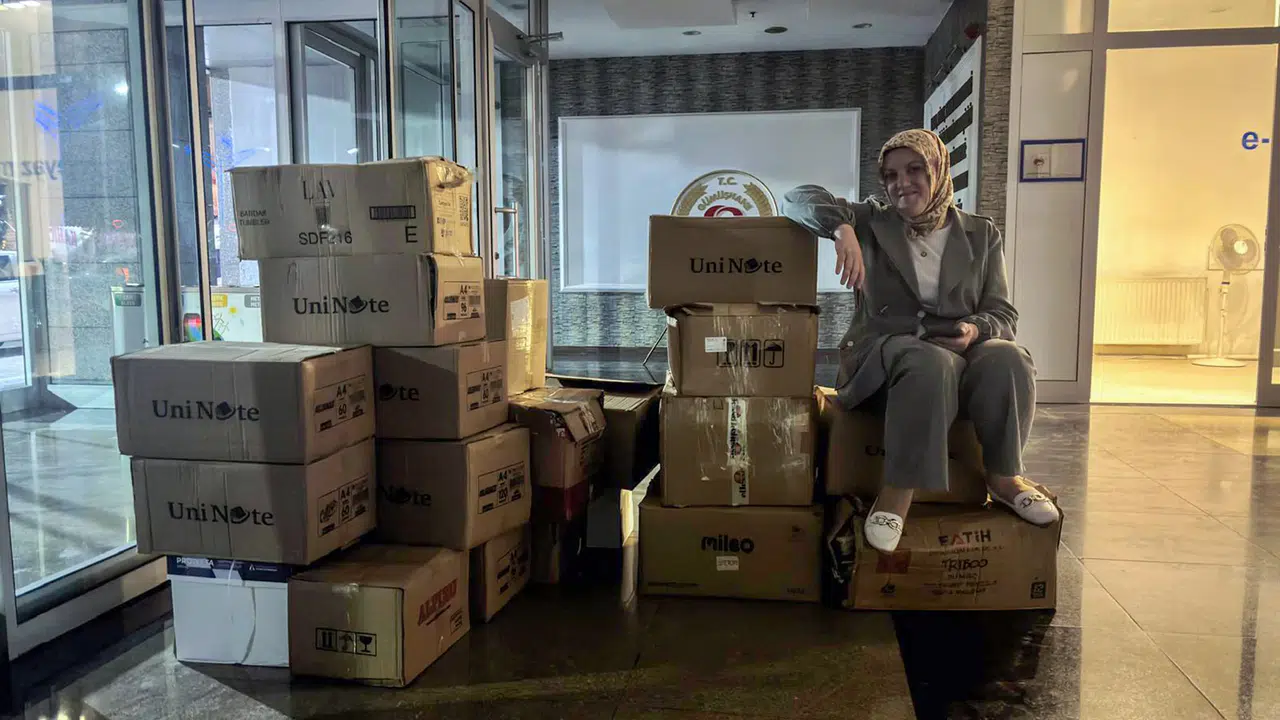 Ay Kadın Derneği’nden 200 Öğrenciye Kırtasiye Desteği: “Her Defter Bir Hayale Kapı”
