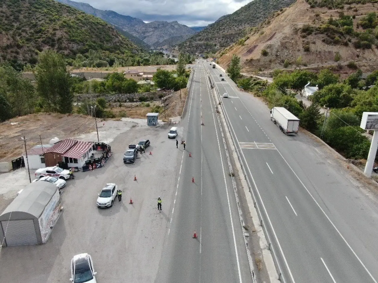 Trafik Jandarmasından Denetim ve Bilgilendirme Faaliyetleri