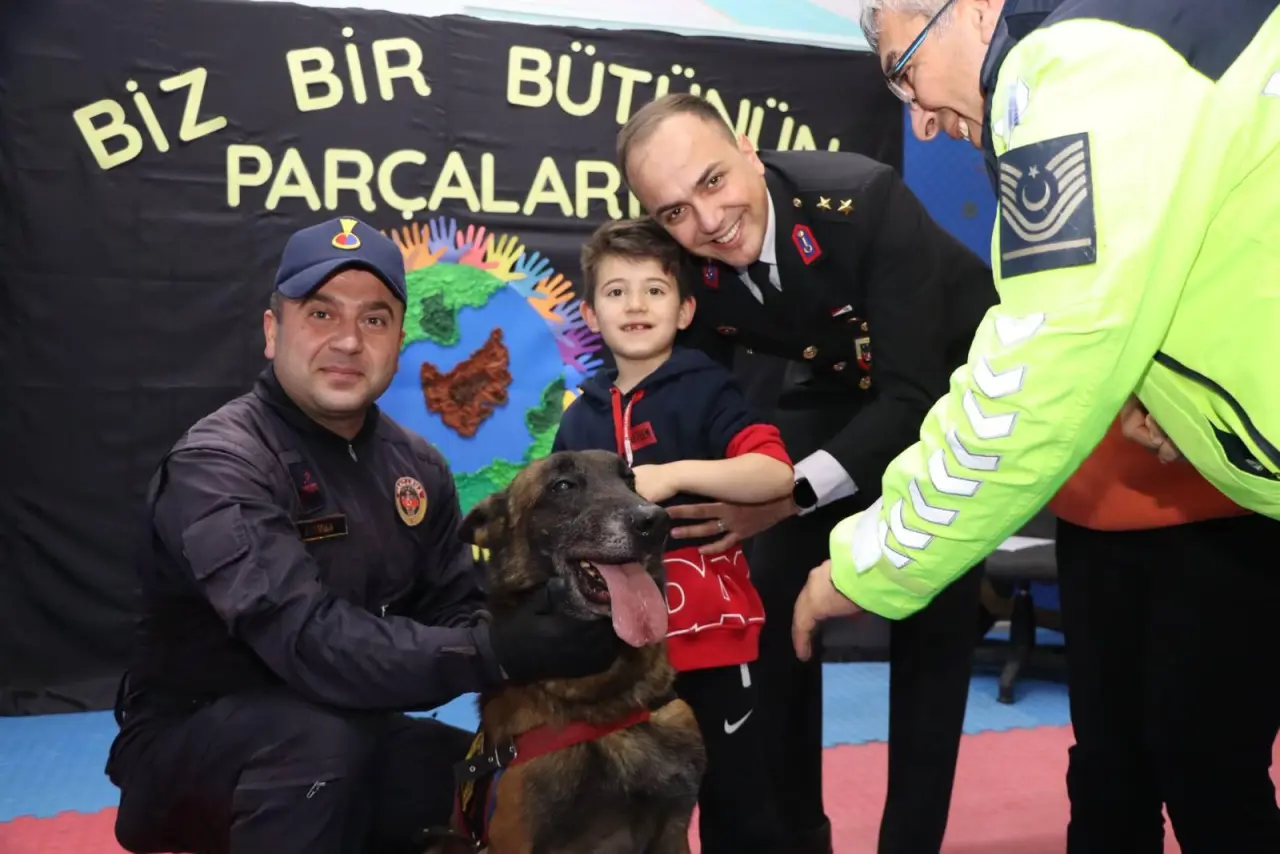 Gümüşhane Jandarmasından özel çocuklara anlamlı ziyaret
