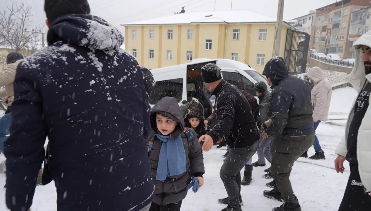 Gümüşhane’de kar yağışı kazalara neden oldu