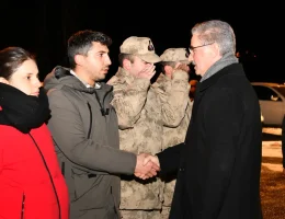 Vali Aydın Baruş, görev başındaki personelin yeni yılını kutladı