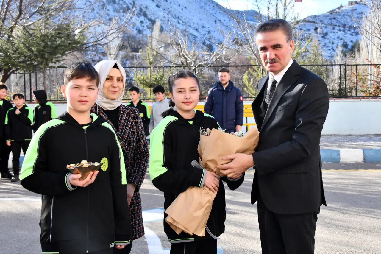 Vali Baruş’tan Fevzipaşa Ortaokulu’na ziyaret