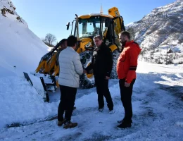 Vali Aydın Baruş kar mücadelesini 1800 metre rakımda inceledi