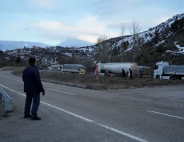 Bu köyden geçerken aracınızı durdururlarsa şaşırmayın! Sebebi takdir topluyor