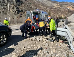 Gümüşhane’de otomobil ters döndü: 2 yaralı