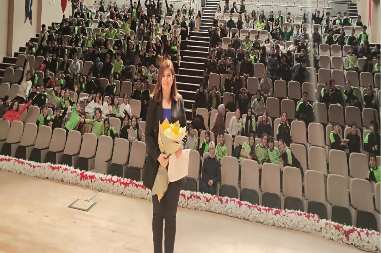 Gümüşhaneli Gençler Üniversite Çatısı Altında Geleceği Dinledi: Nanoteknoloji ve Sıfır Atık!