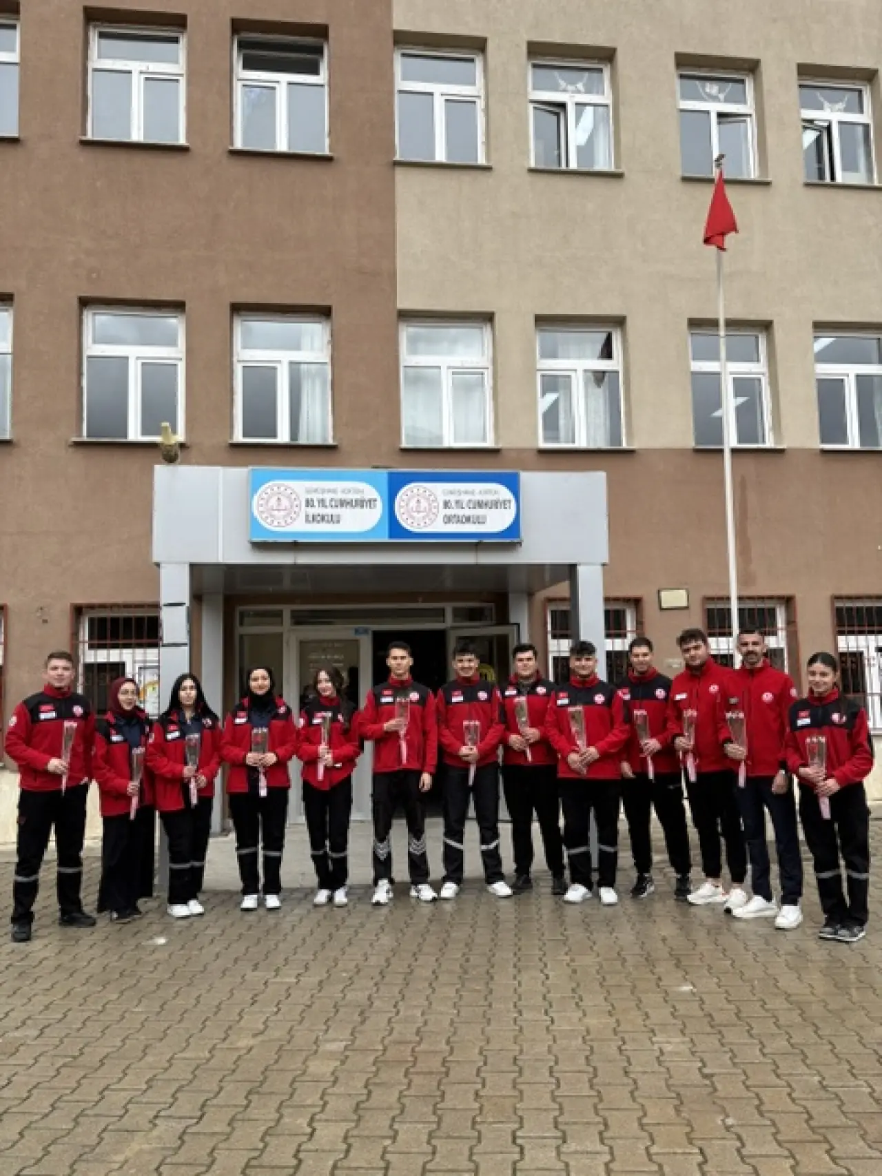 Kürtün Meslek Yüksekokulu Öğrencilerinden Eğitimcilere Vefa Ziyareti