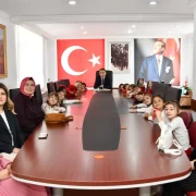 Makam Koltuğu Bu Kez Masal Diyarına Açıldı! Gümüşhane’de 23 Nisan Coşkusu Erken Başladı