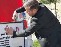 Türk Eğitim-Sen Kelkit Şubesi’nden Şehit Öğretmen Necmettin Yılmaz’ın Kabrine Anlamlı Ziyaret