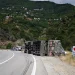 Kürtün’de Virajı Alamayan Balık Yemi Yüklü Tır Yola Devrildi!