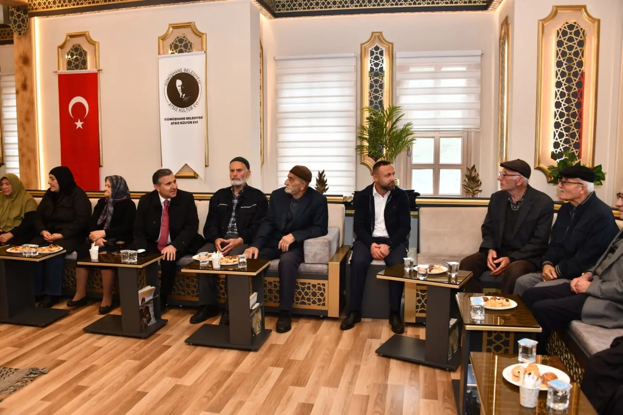 Gümüşhane Protokolü 1 Ekim Yaşlılar Günü Vesilesiyle Kıdemli Vatandaşlarla Bir Araya Geldi
