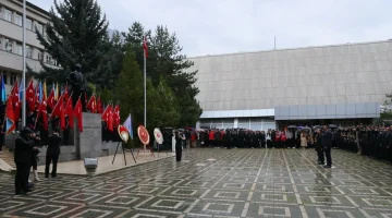 Gümüşhane’de Cumhuriyet Bayramı kutlamaları yağmur altında başladı