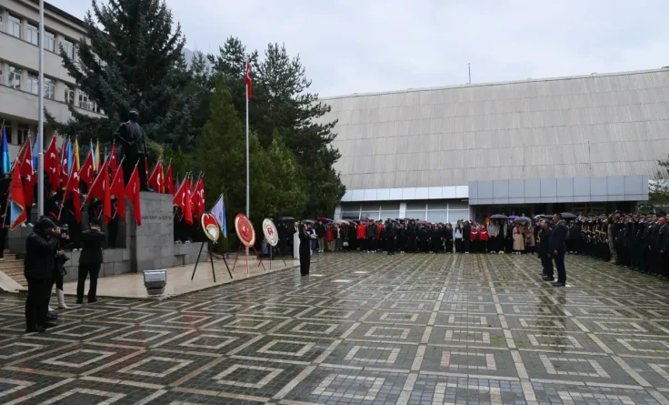 Gümüşhane’de Cumhuriyet Bayramı kutlamaları yağmur altında başladı