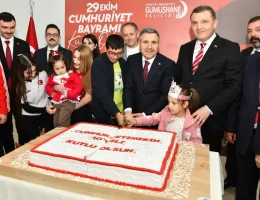 Vali Atay Davetlileri Kapıda Karşıladı