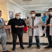 Gümüşhane’de sağlık çalışanlarına enerji deposu pestil herlesi ikram edildi