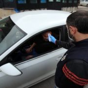 Gümüşhane’de şehre gelenlerin ateşi ölçülüyor