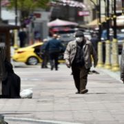 Gümüşhane’de 65 yaş üzeri vatandaşlar çarşıya akın etti