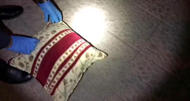 Uyuşturucuyu yastığın içerisine gizlemişler