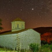 Meteor yağmurunu 670 yıllık tarihi yapıda izlediler