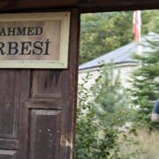 Türbesi de hayatı da ilgi çekiyor