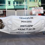 Dev maskeyle Korona virüse dikkat çektiler