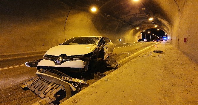 Otomobil ile kamyonet tünel içinde çarpıştı: 3 yaralı