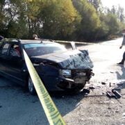 Otomobiller kavşakta kafa kafaya çarpıştı: 8 yaralı