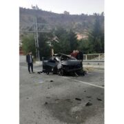 Feci kazada genç sağlıkçı ağır yaralandı