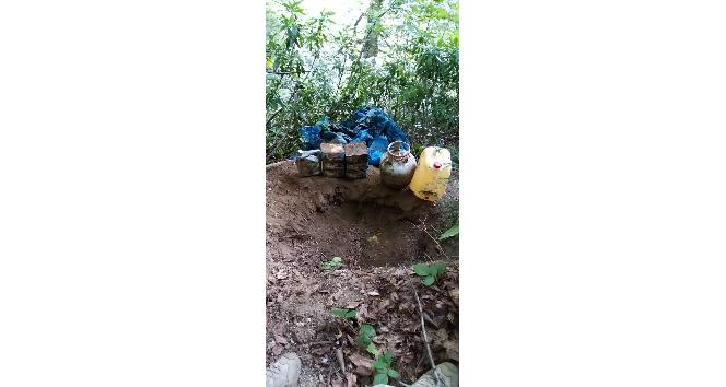 Gümüşhane’de bölücü terör örgütüne ait depoda yaşamsal malzeme ele geçirildi