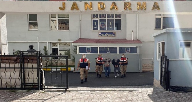 Hırsızlar jandarmadan kaçamadı