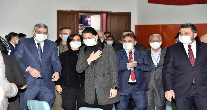 AK Partili Karaaslan:”Dünya siyasetinde muhalefetler önemli eleştirilerde bulunur, bizde maalesef böyle değil”