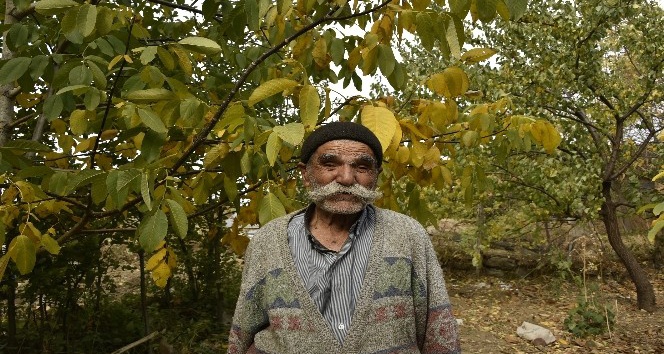 Gönül gözüyle köyünü cennete çevirdi