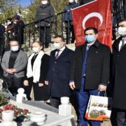 Necmettin öğretmenin kabrinde 24 Kasım 4. kez buruk geçti