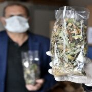 Bir çeşitle başlamıştı şimdi 21 çeşit çay yapıyor