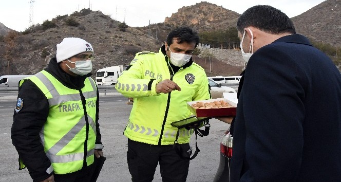 AK Parti’den polis teşkilatına destek ziyareti