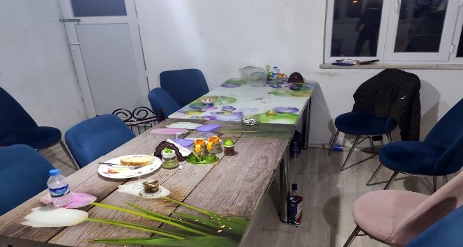 Kısıtlama gününde alkollü eğlence yapan şahıslara 20 bin lira ceza