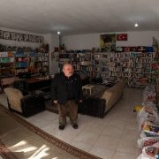 Bir kitapla başladı 55 yılda 12 bin kitaplık kütüphane kurdu