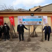 Gümüşhane’de kadın çiftçilere dikensiz kuşburnu fidanı dağıtıldı
