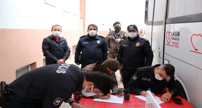 Polis teşkilatından kan bağışı