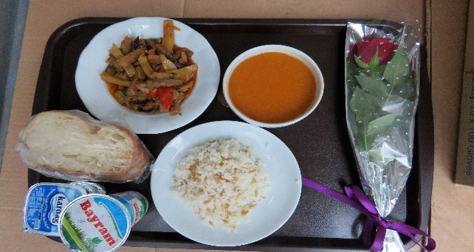 Torul’da sıcak iftar yemeği vatandaşların evlerine kadar götürülüyor