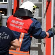 Torul İtfaiyesinden “yavru karga” operasyonu