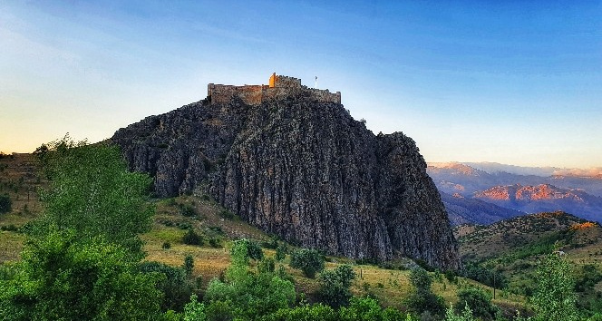 660 yıllık kalenin surlarından enfes günbatımı manzaraları