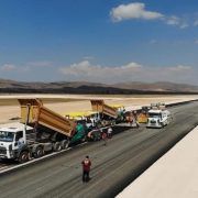 Gümüşhane-Bayburt Havaalanında pistin asfaltlama işlemine başlandı