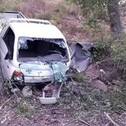 Gümüşhane’de kamyonet şarampole yuvarlandı: 2 yaralı