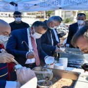 Gümüşhane’de vatandaşlara aşure ikram edildi