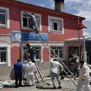 Gümüşhane’deki en uzak köy okulunun tadilatını polisler yaptı