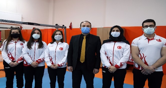 Gümüşhaneli sporcular dünyanın bileğini büküyorlar